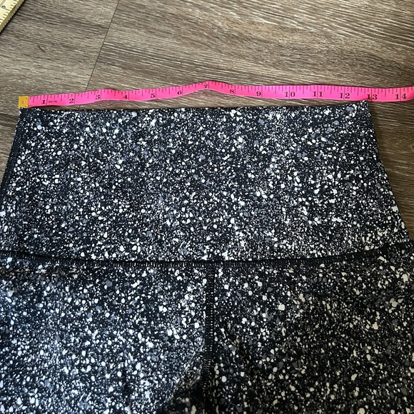 Lululemon Women Wunder Under Pant Hi-Rise Luxtreme Splatter White Black Print 6 - Picture 4 of 7
